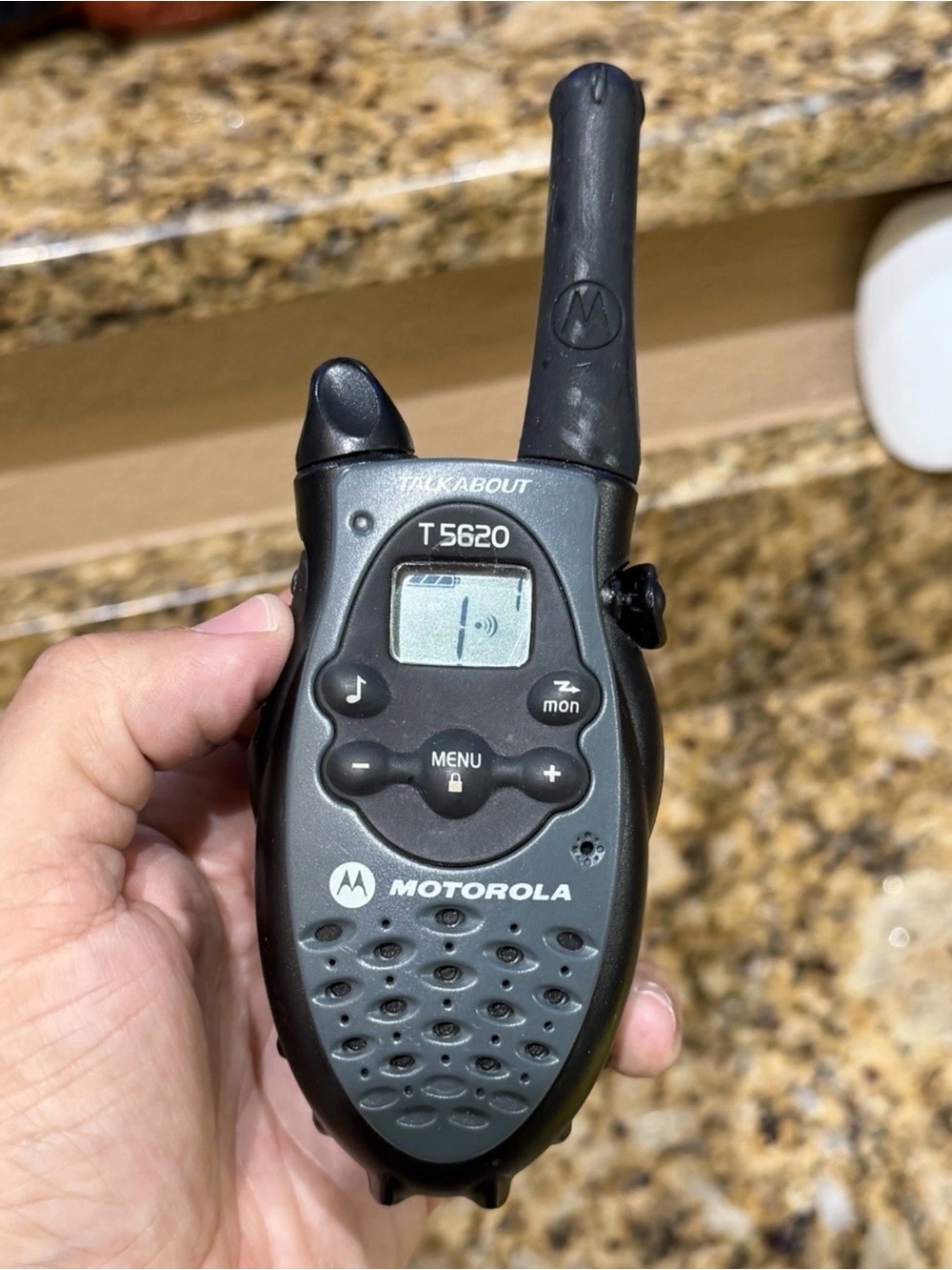 Motorola Talkabout T5620 22-Channel Walkie-Talkie AA Battery Tested W Clip